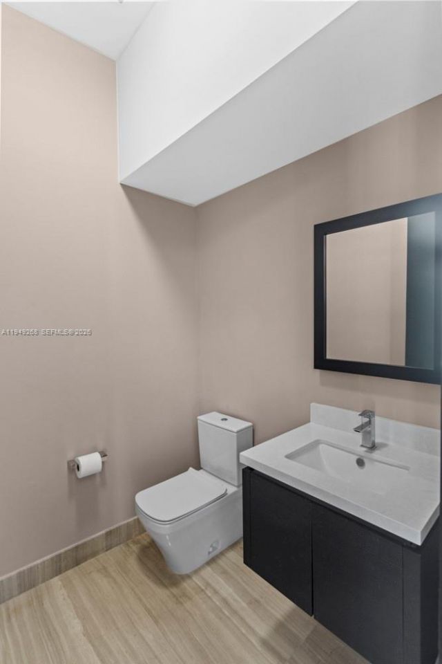 8415 NW 34th Dr, Doral, FL 33122 Photo