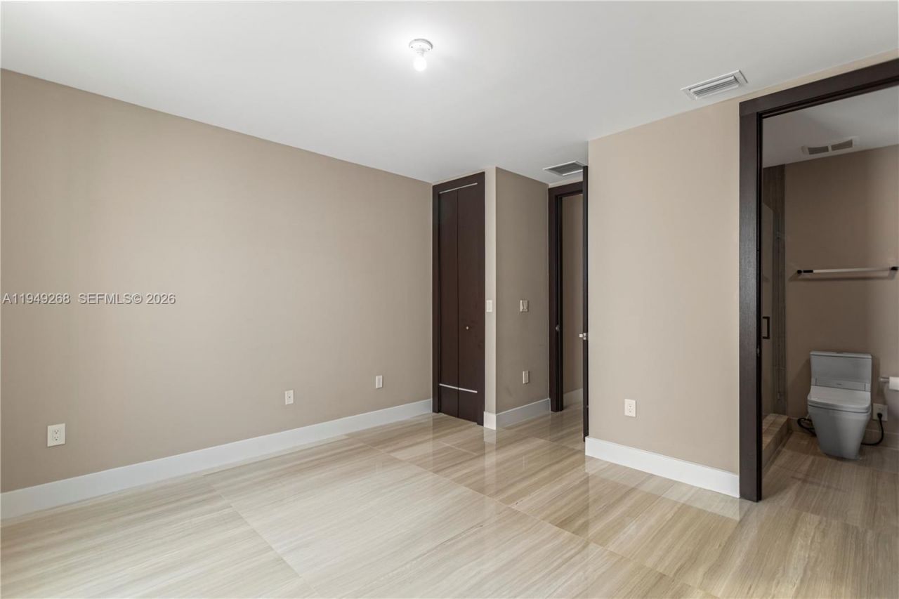 8415 NW 34th Dr, Doral, FL 33122 Photo