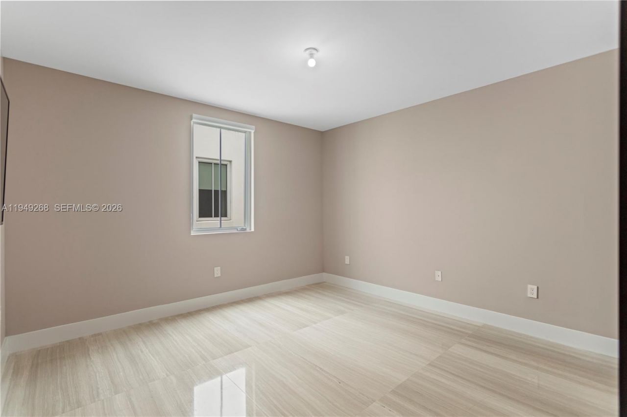 8415 NW 34th Dr, Doral, FL 33122 Photo