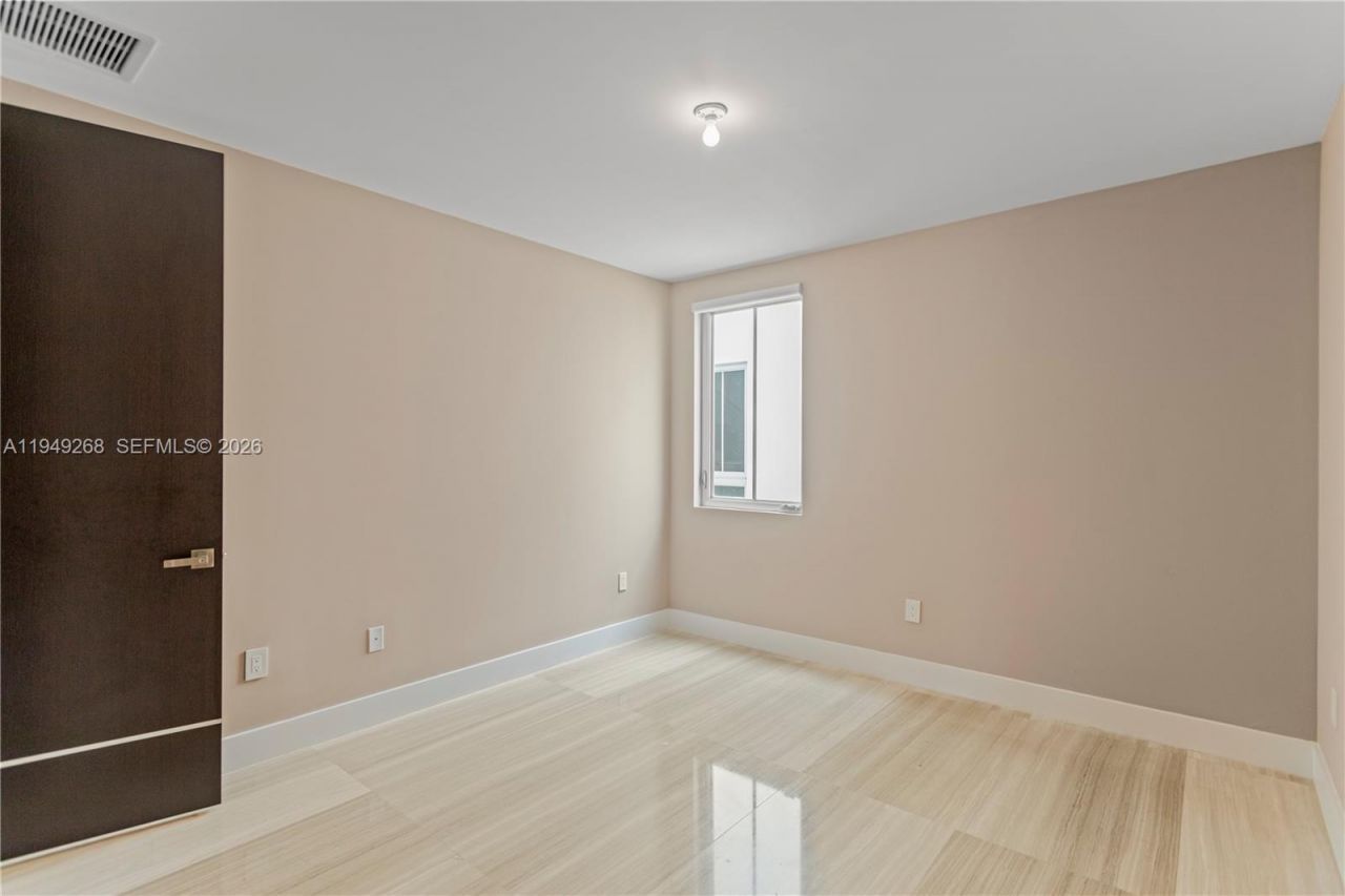 8415 NW 34th Dr, Doral, FL 33122 Photo