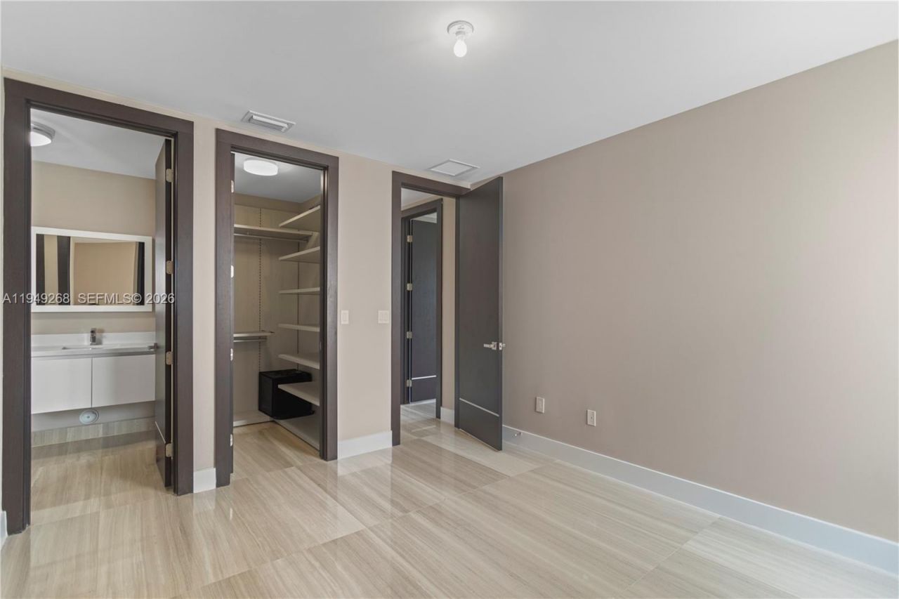 8415 NW 34th Dr, Doral, FL 33122 Photo