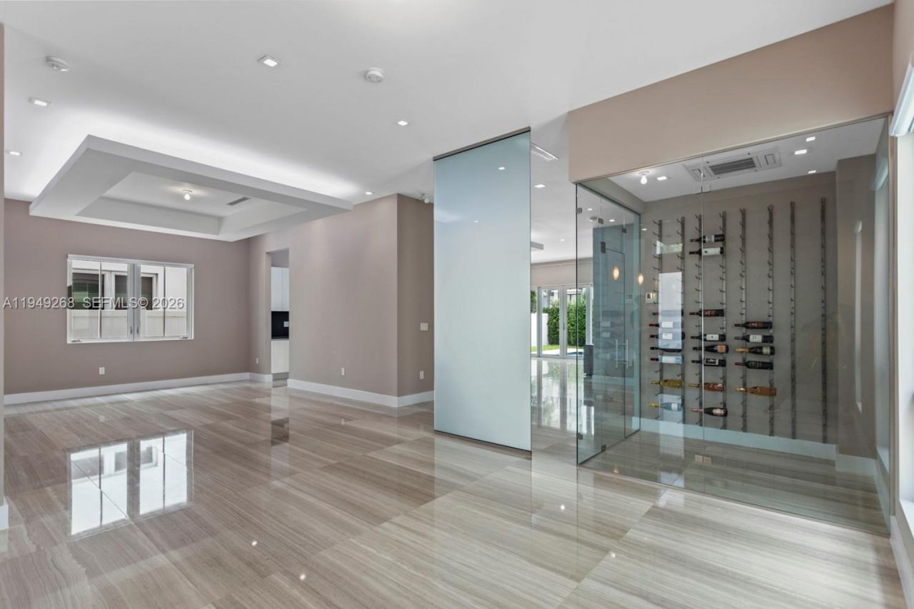 8415 NW 34th Dr, Doral, FL 33122 Photo