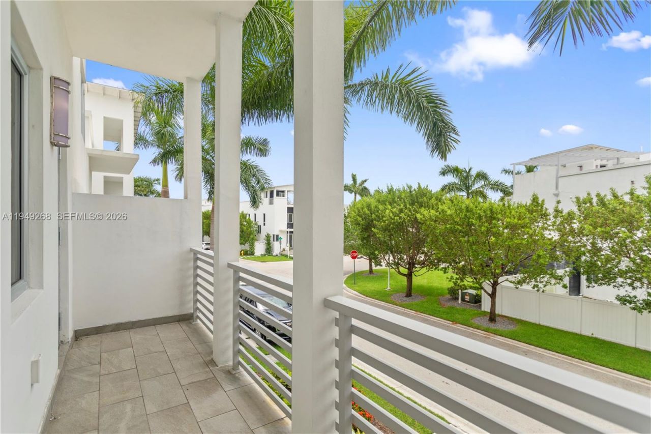 8415 NW 34th Dr, Doral, FL 33122 Photo