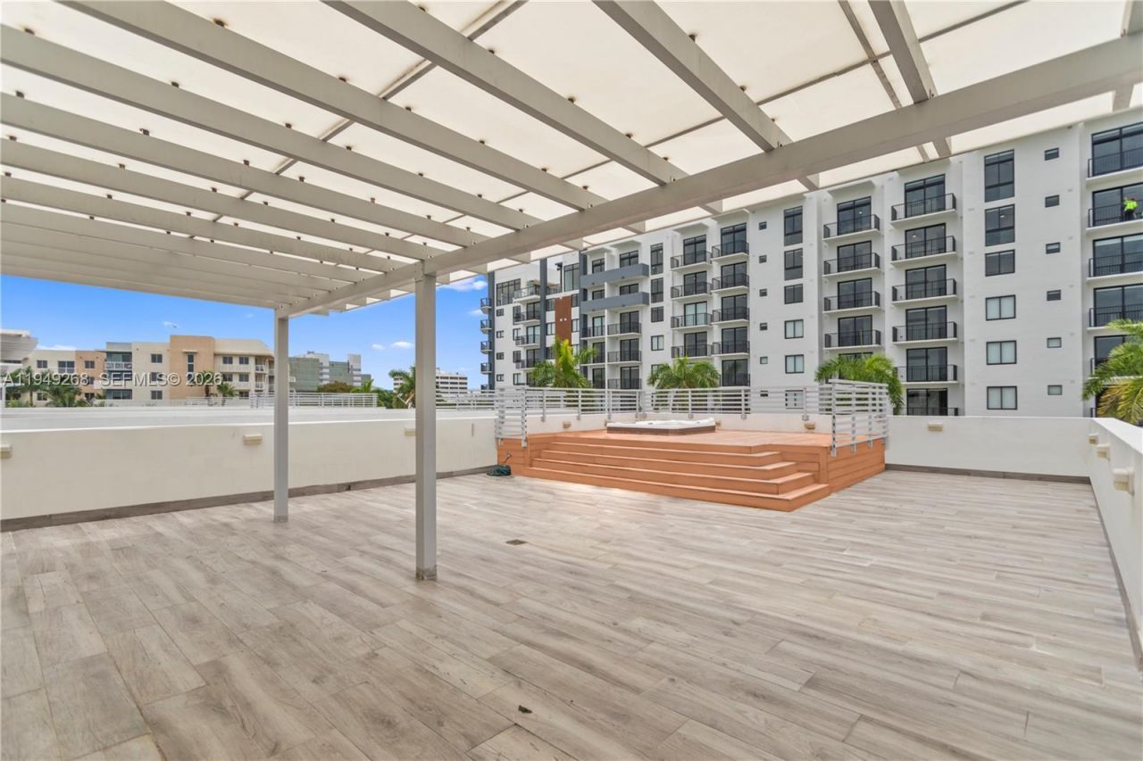 8415 NW 34th Dr, Doral, FL 33122 Photo