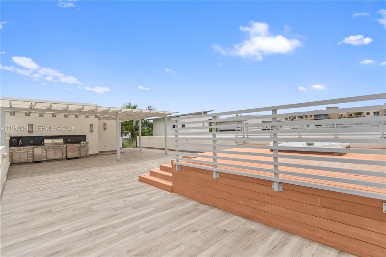 8415 NW 34th Dr, Doral, FL 33122 Photo