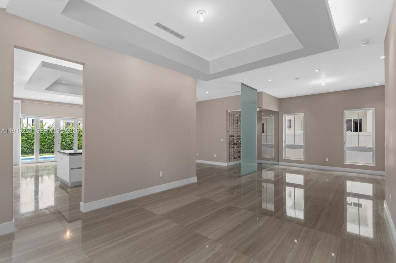 8415 NW 34th Dr, Doral, FL 33122 Photo