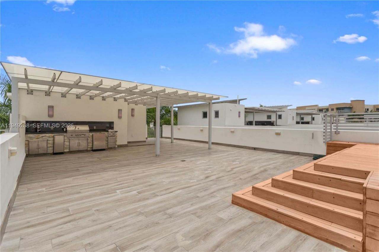 8415 NW 34th Dr, Doral, FL 33122 Photo