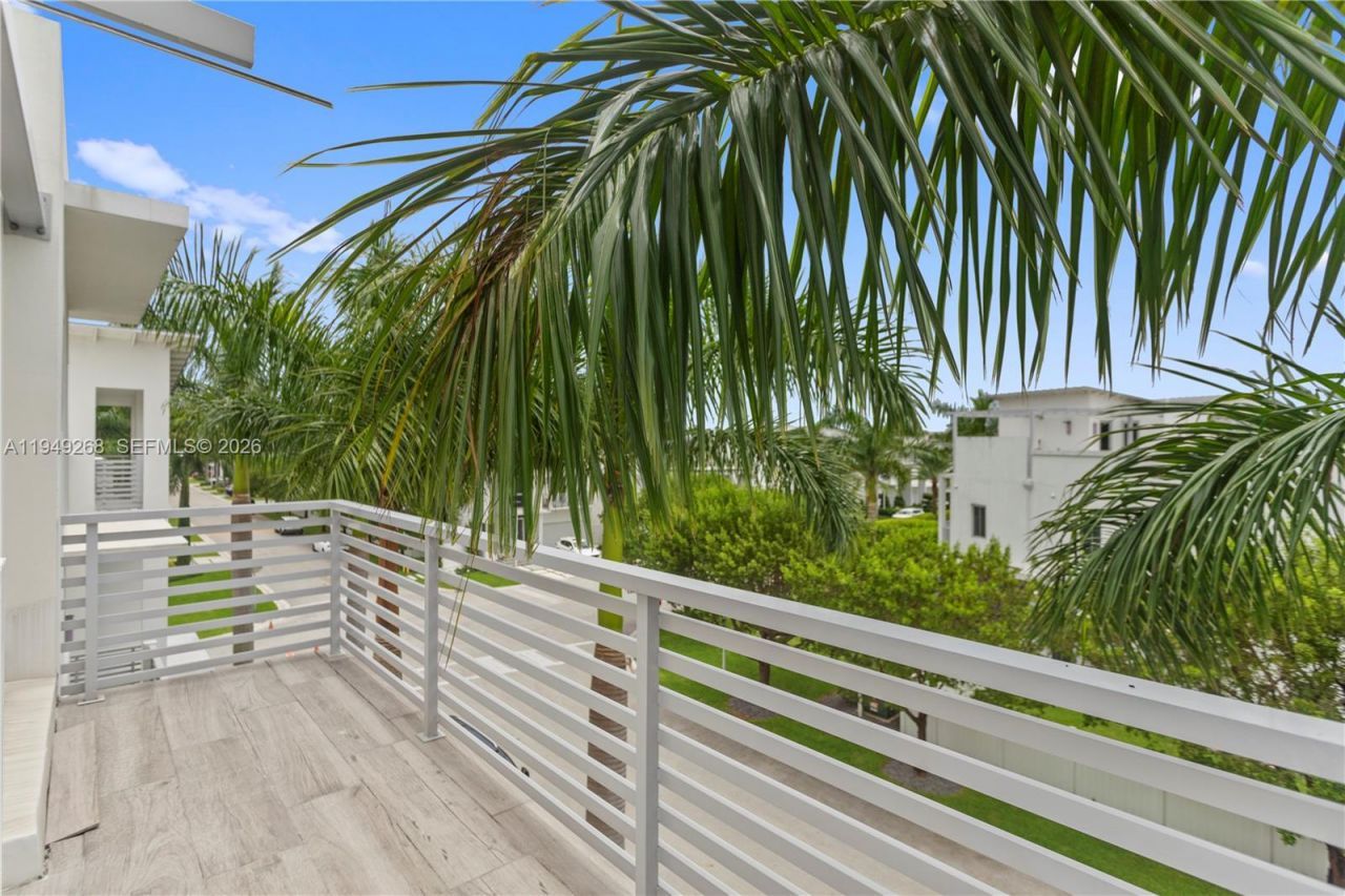 8415 NW 34th Dr, Doral, FL 33122 Photo