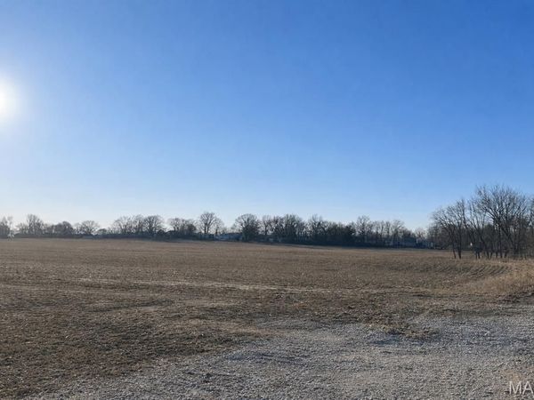 2289 Staunton Road, Troy, IL 62294