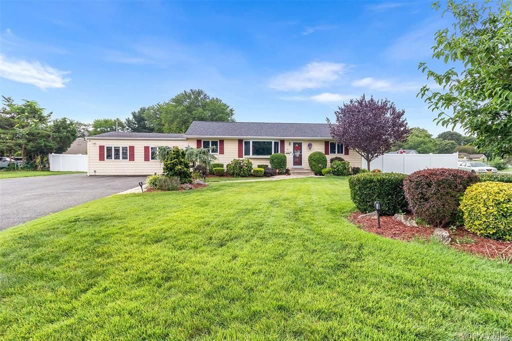 71 Hunter Lane, Centereach, NY 11720 Main Photo