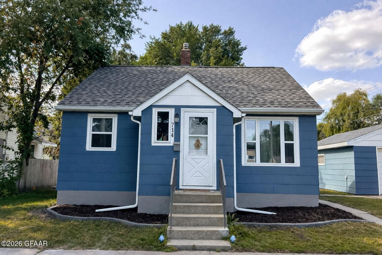 714 4th Avenue N, Grand Forks, ND 58203 Main Photo