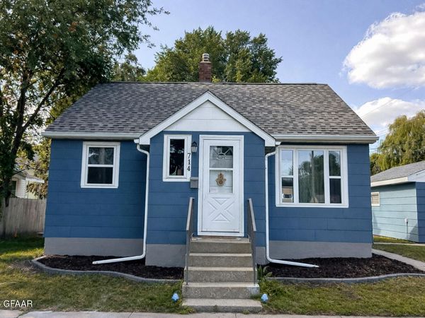 714 4TH Avenue N, Grand Forks, ND 58203