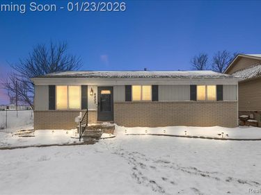6823 Engleman, Center Line, MI 48015