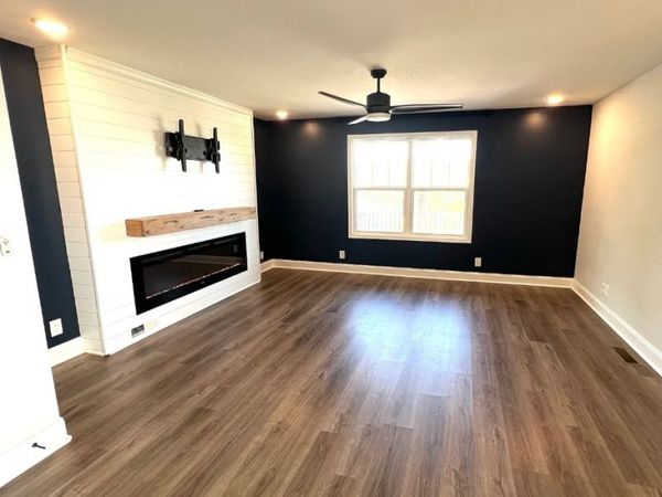 64 W High St, Clarksville, TN 37040