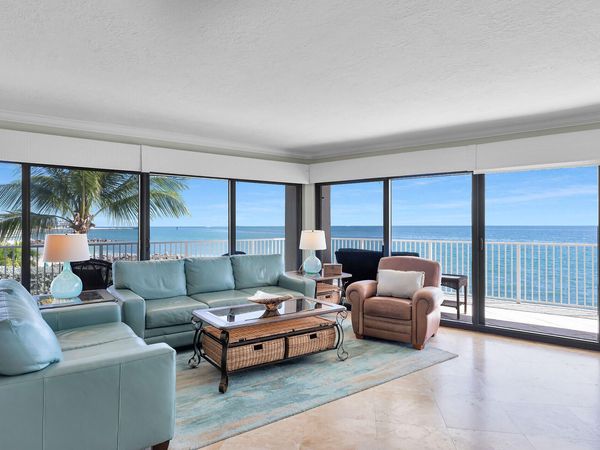 1133 W Ocean Drive, Unit 17, Key Colony Beach, FL 33050