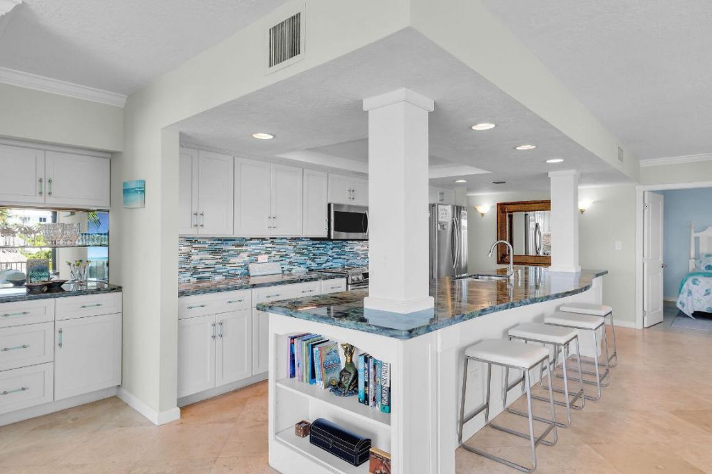 1133 W Ocean Drive, Unit 17, Key Colony Beach, FL 33050 Photo