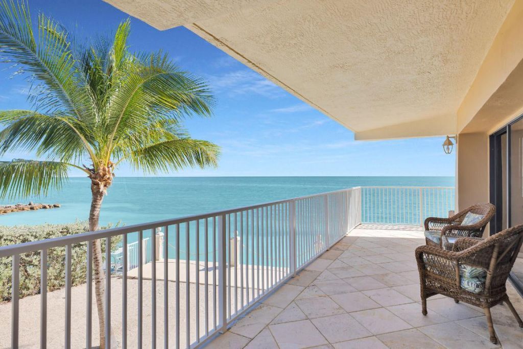 1133 W Ocean Drive, Unit 17, Key Colony Beach, FL 33050 Photo