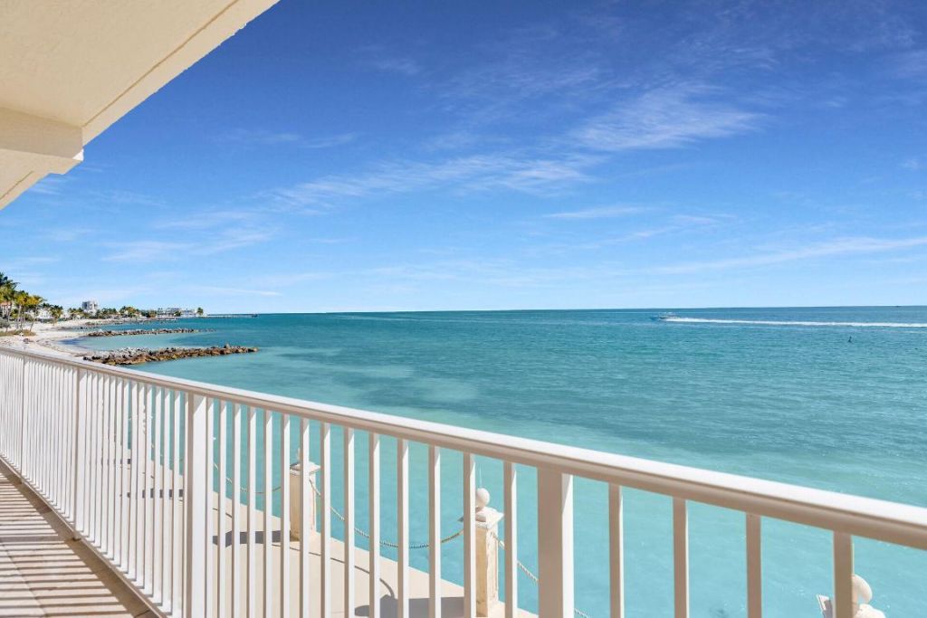 1133 W Ocean Drive, Unit 17, Key Colony Beach, FL 33050 Photo