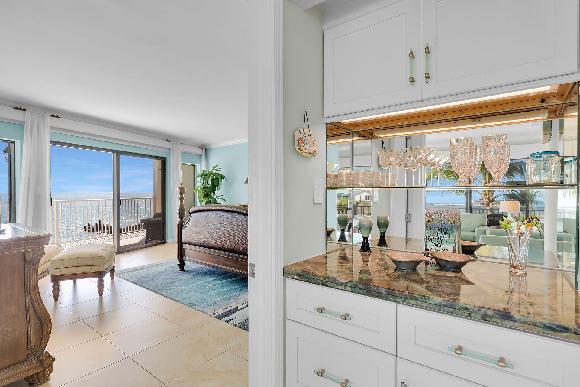 1133 W Ocean Drive, Unit 17, Key Colony Beach, FL 33050 Photo