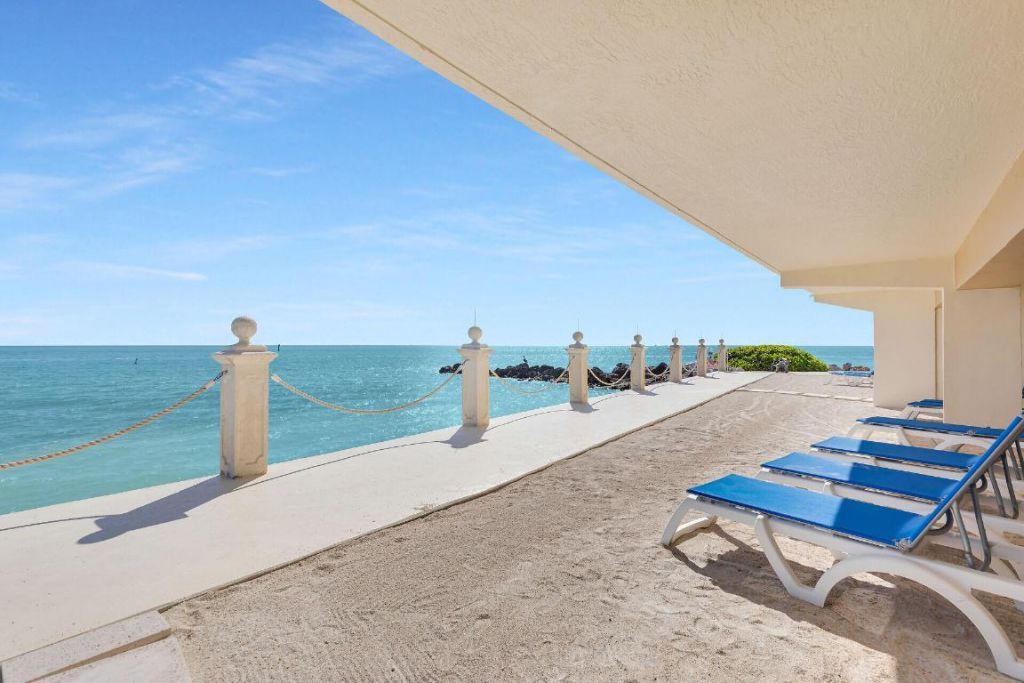 1133 W Ocean Drive, Unit 17, Key Colony Beach, FL 33050 Photo