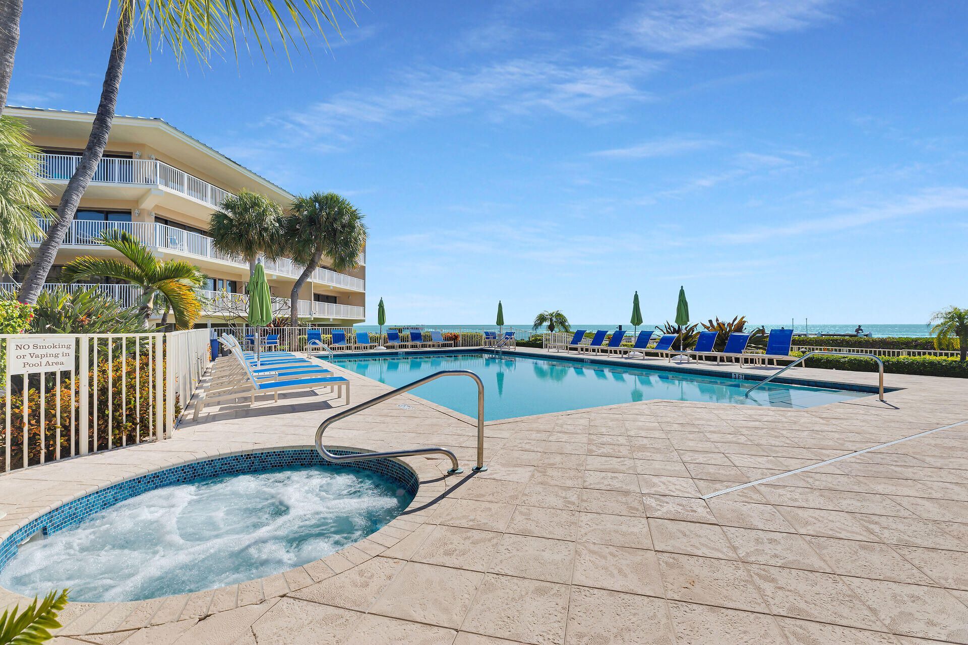 1133 W Ocean Drive, Unit 17, Key Colony Beach, FL 33050 Photo
