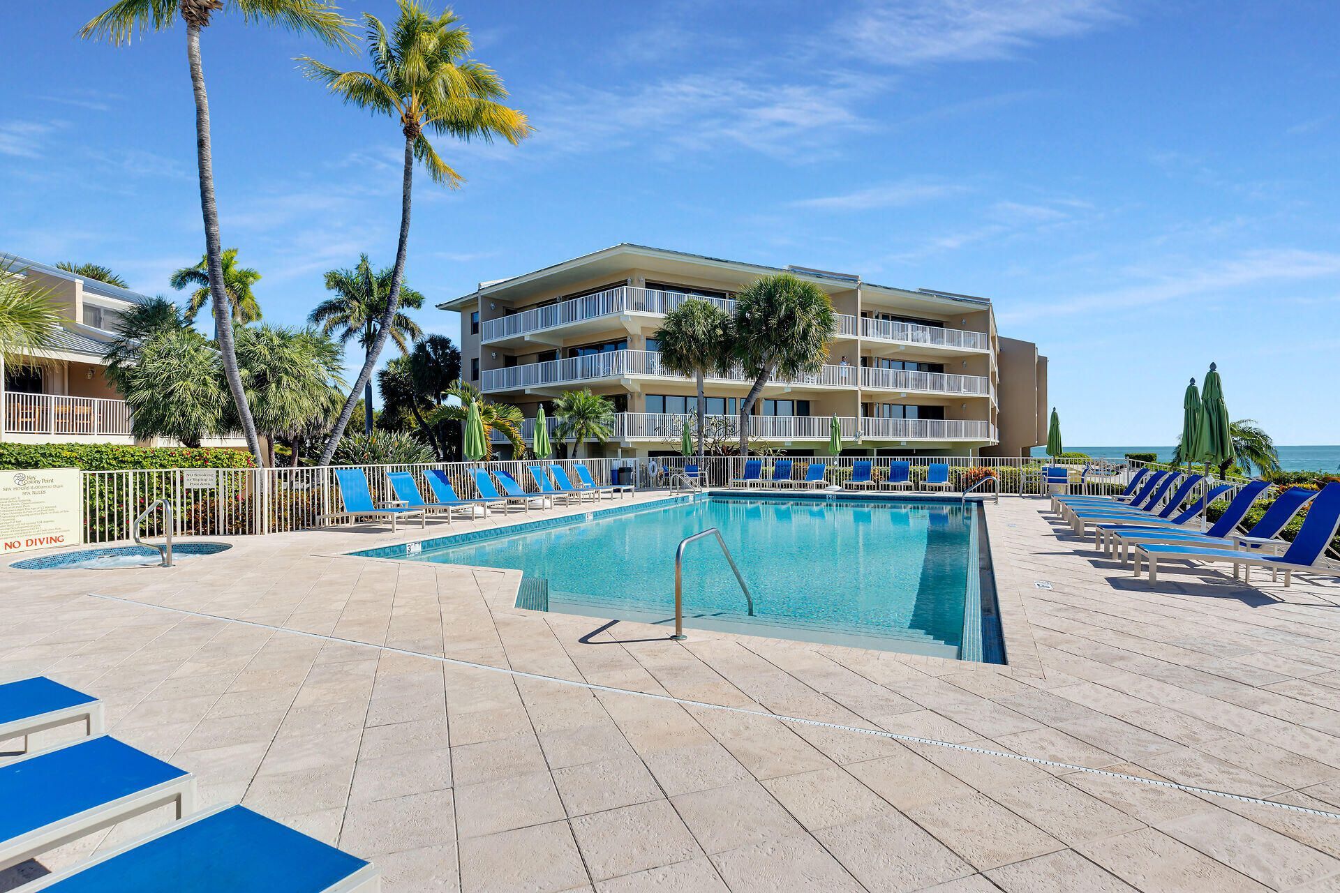 1133 W Ocean Drive, Unit 17, Key Colony Beach, FL 33050 Photo