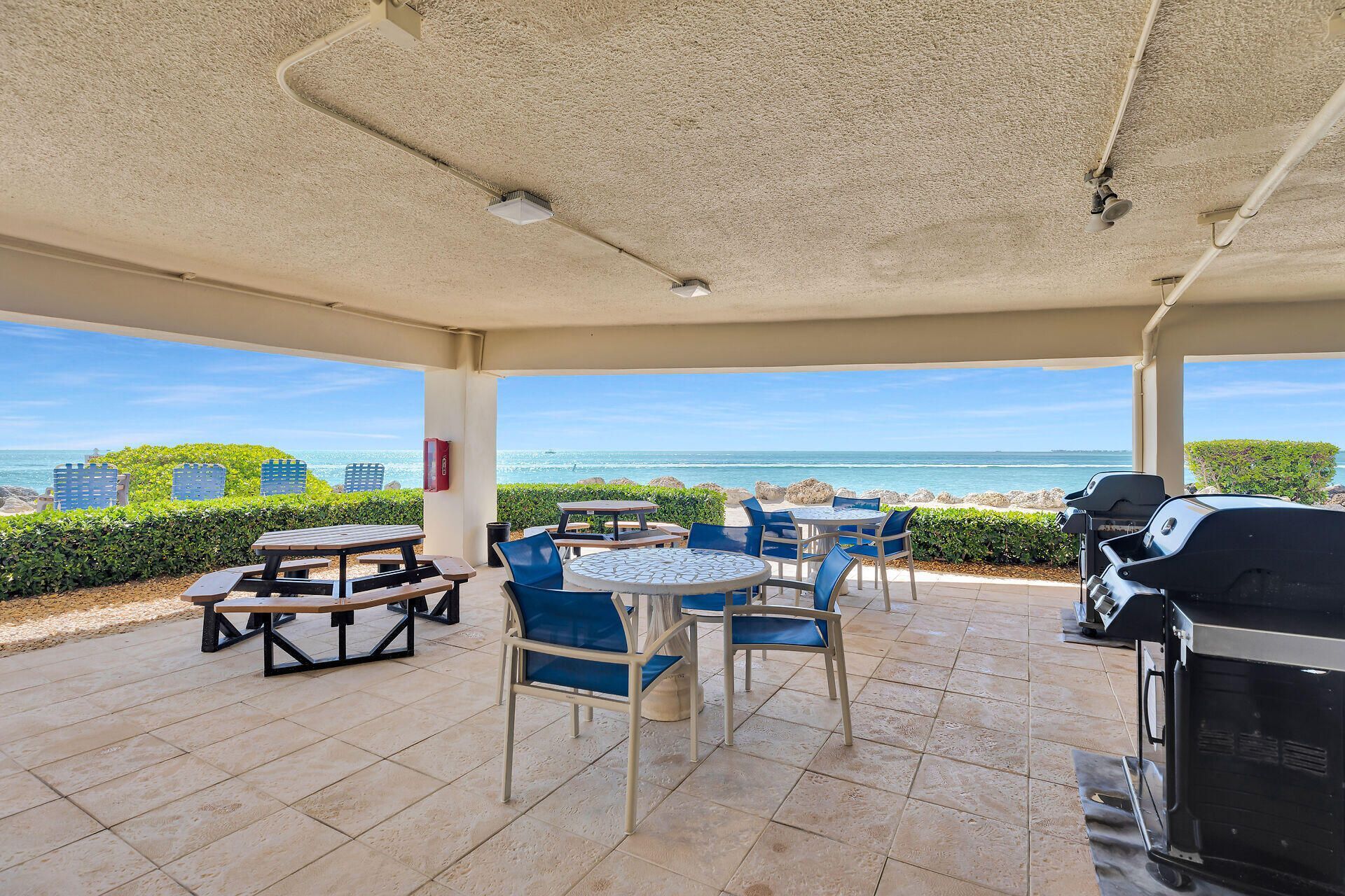 1133 W Ocean Drive, Unit 17, Key Colony Beach, FL 33050 Photo