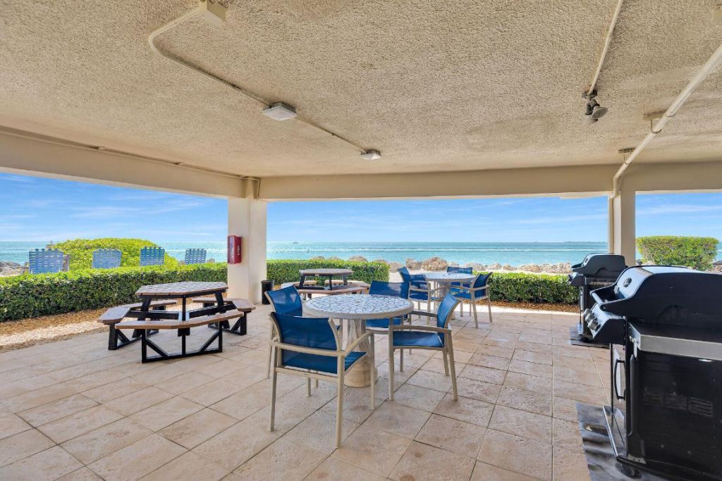 1133 W Ocean Dr Drive, Unit 17, Key Colony Beach, FL 33051 Photo