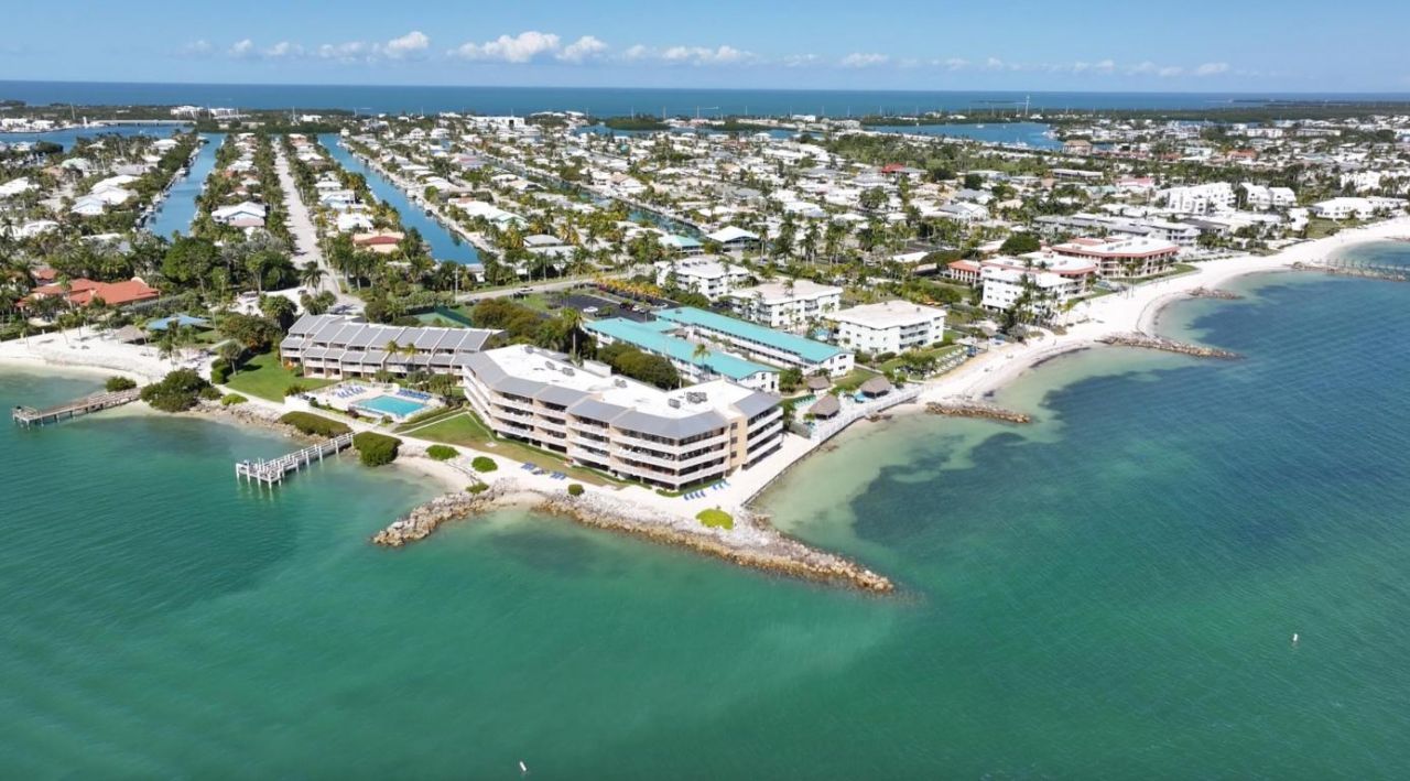 1133 W Ocean Drive, Unit 17, Key Colony Beach, FL 33050 Photo