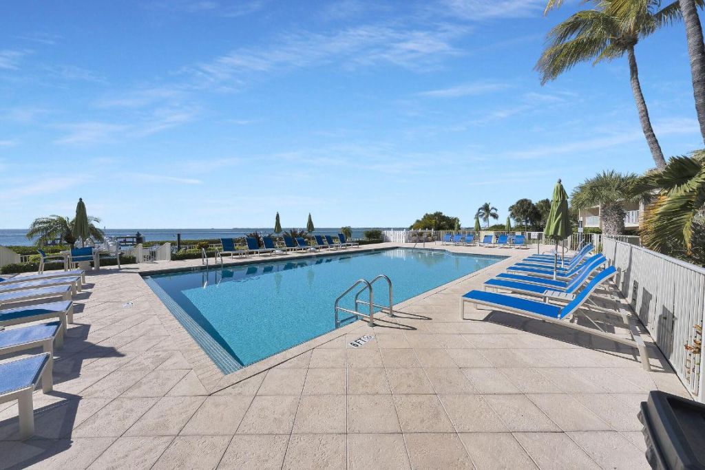 1133 W Ocean Dr Drive, Unit 17, Key Colony Beach, FL 33051 Photo