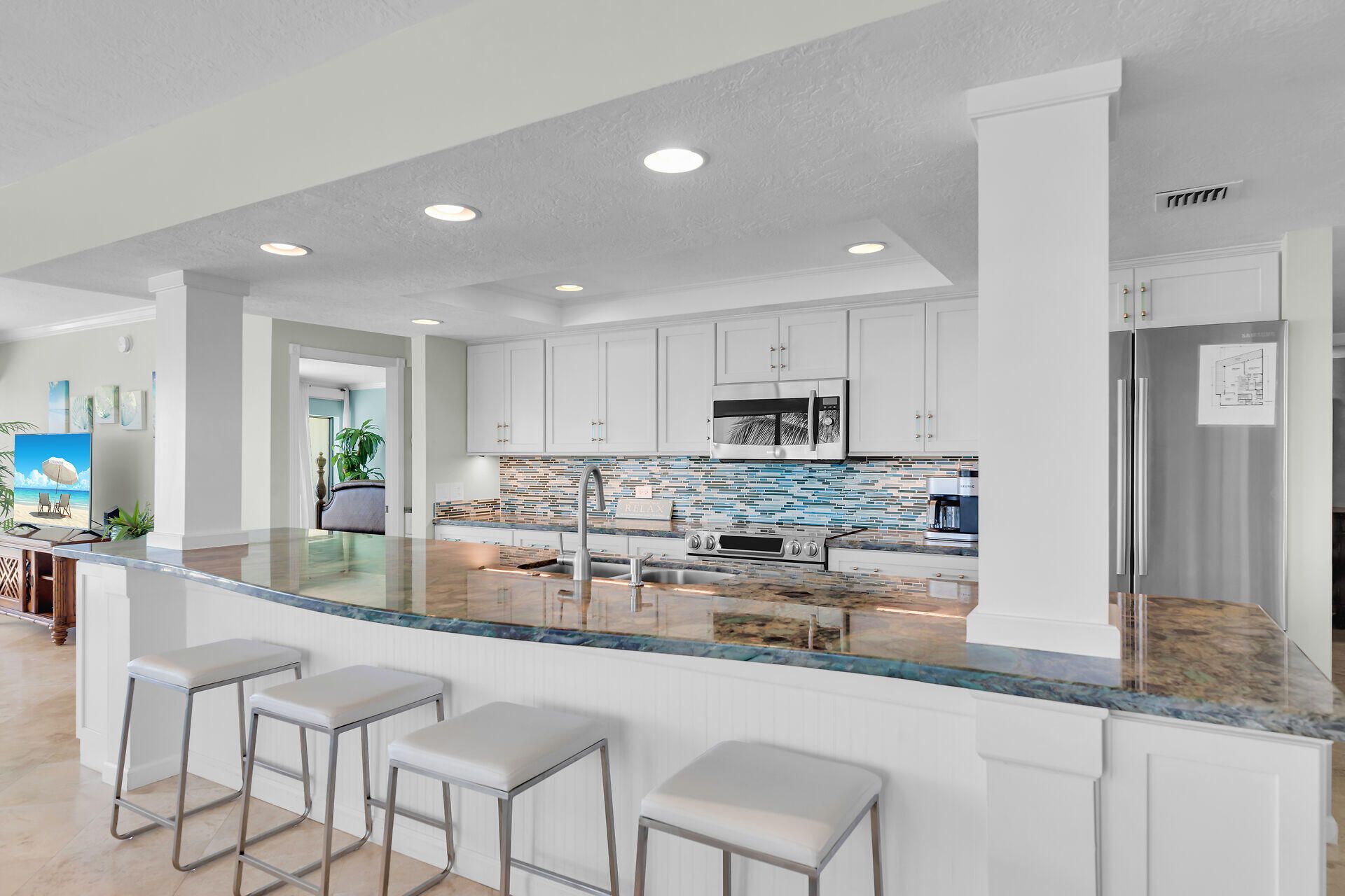 1133 W Ocean Drive, Unit 17, Key Colony Beach, FL 33050 Photo