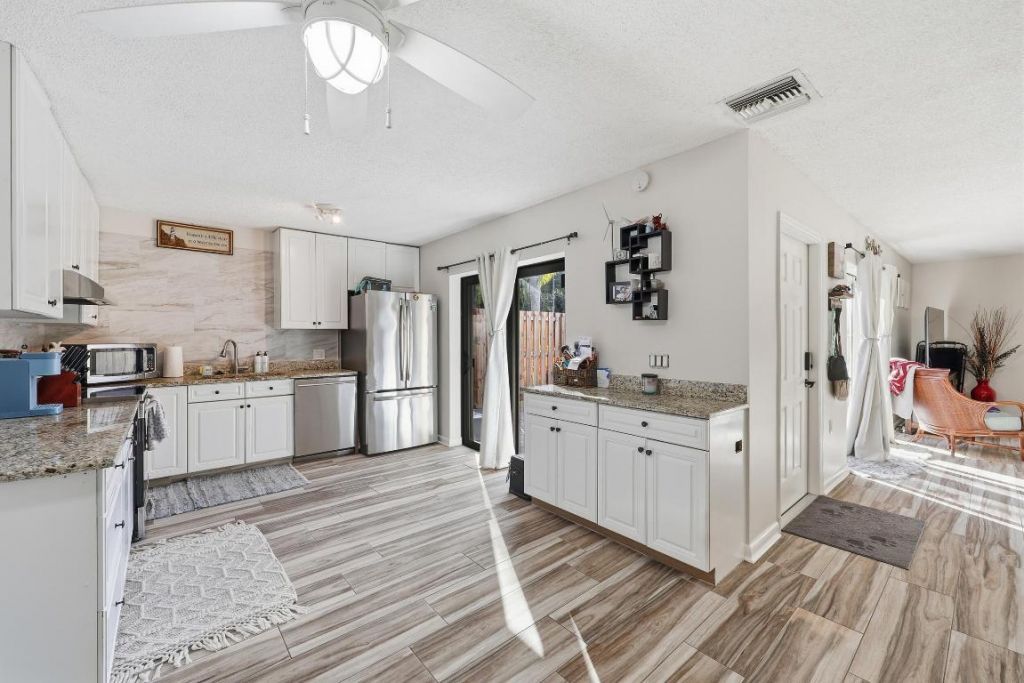 5804 SE Windsong Lane, Unit 220, Stuart, FL 34997 Photo