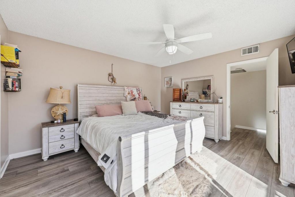 5804 SE Windsong Lane, Unit 220, Stuart, FL 34997 Photo