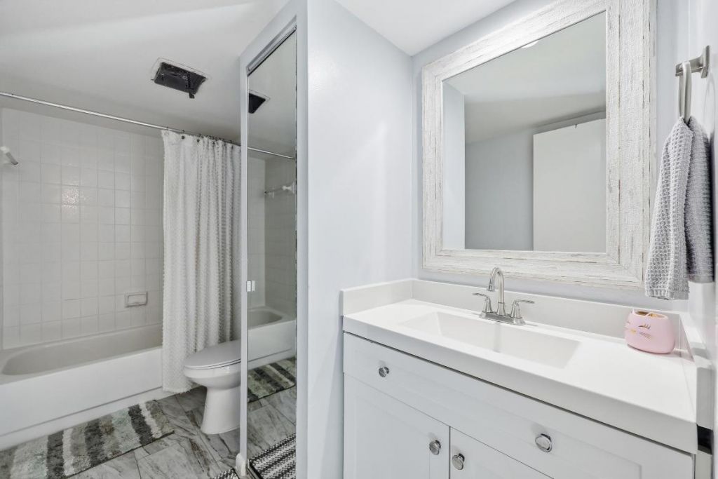 5804 SE Windsong Lane, Unit 220, Stuart, FL 34997 Photo