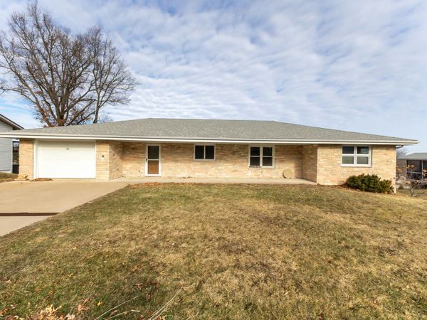 415 W Columbia Avenue, Stockton, IL 61085