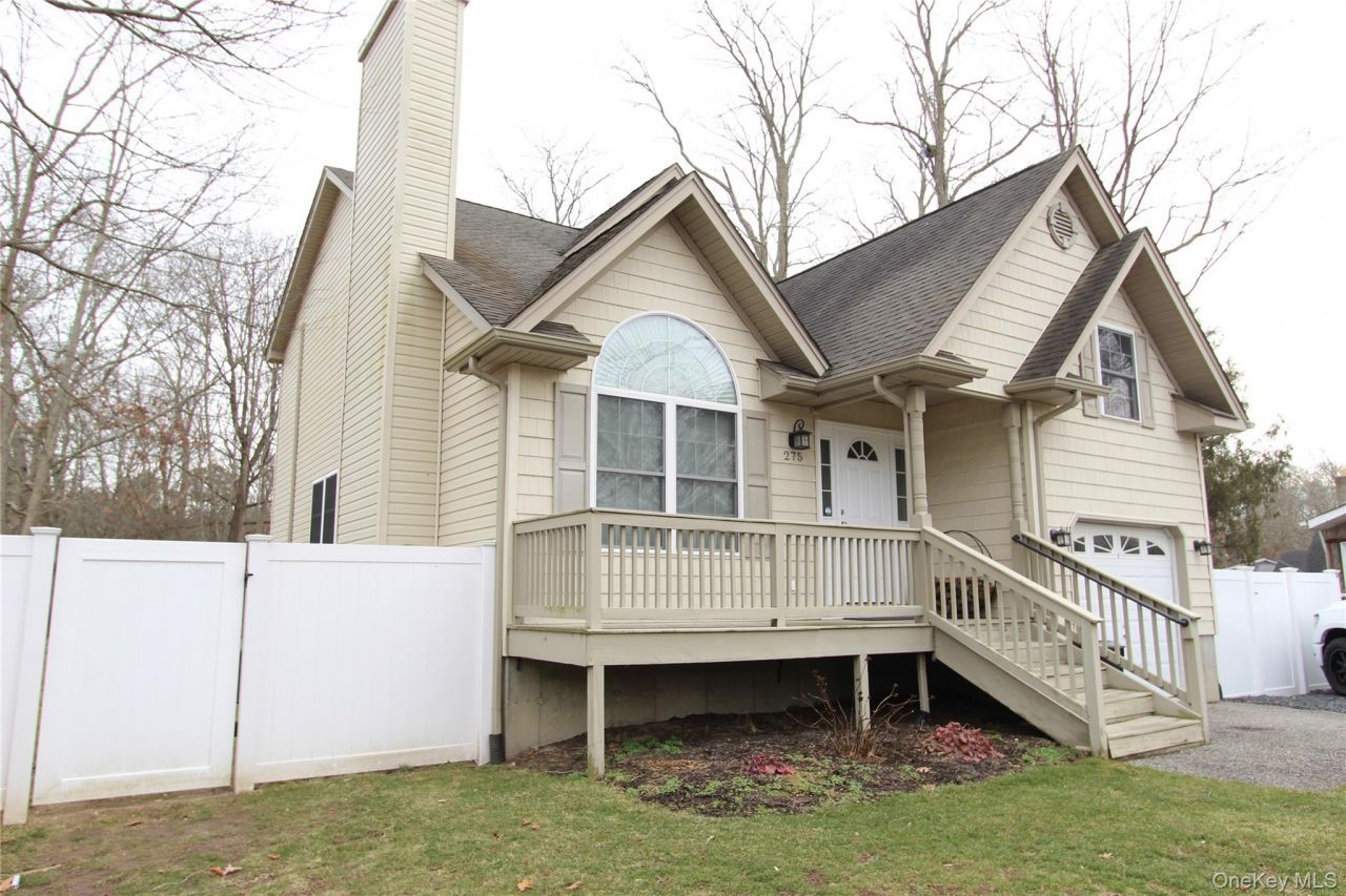 275 Railroad Avenue, Center Moriches, NY 11934 Main Photo