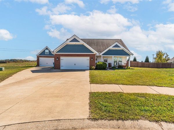 445 Azra Court, Bowling Green, KY 42104
