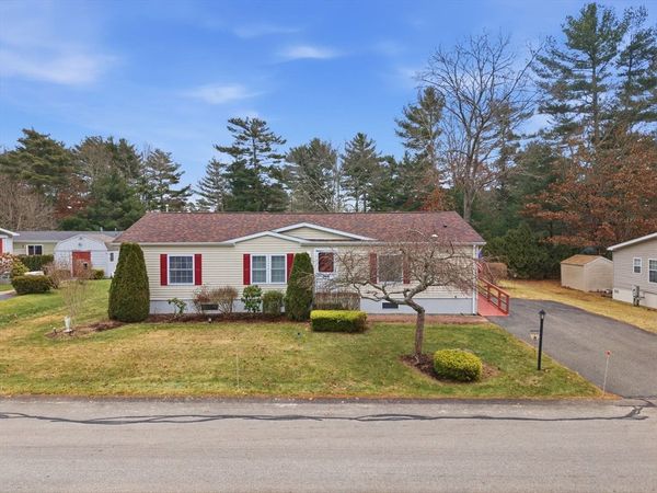 8 Heather Ln, Carver, MA 02330