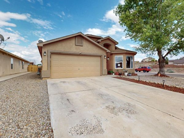 108 Avenida Jardin, Los Lunas, NM 87031