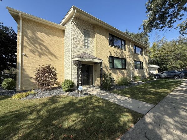 1108 Fortuna Avenue, Unit 2, Park Ridge, IL 60068