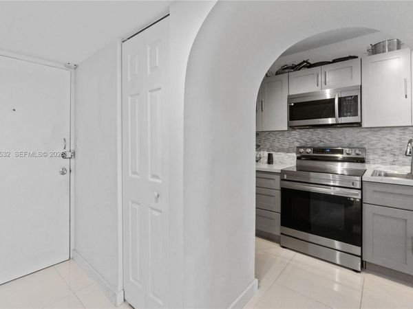 100 Lincoln Rd , Unit 501, Miami Beach, FL 33139