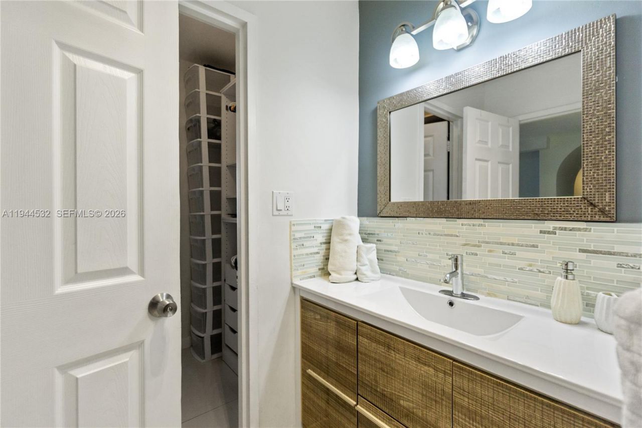 100 Lincoln Rd, Unit 501, Miami Beach, FL 33139 Photo
