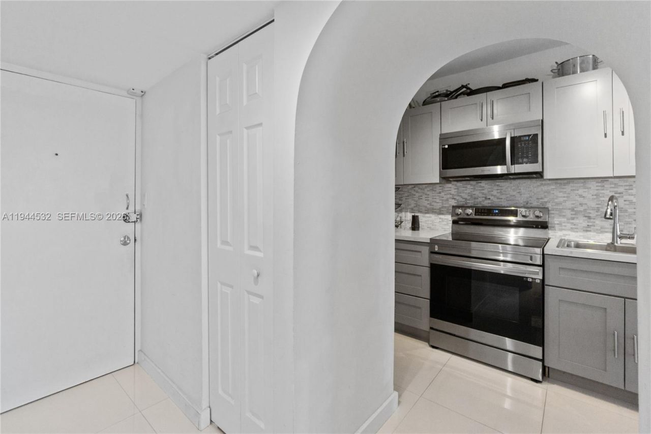 100 Lincoln Rd, Unit 501, Miami Beach, FL 33139 Photo