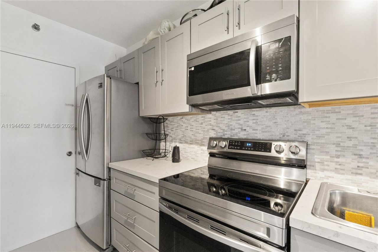 100 Lincoln Rd, Unit 501, Miami Beach, FL 33139 Photo