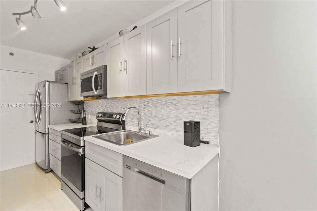 100 Lincoln Rd, Unit 501, Miami Beach, FL 33139 Photo