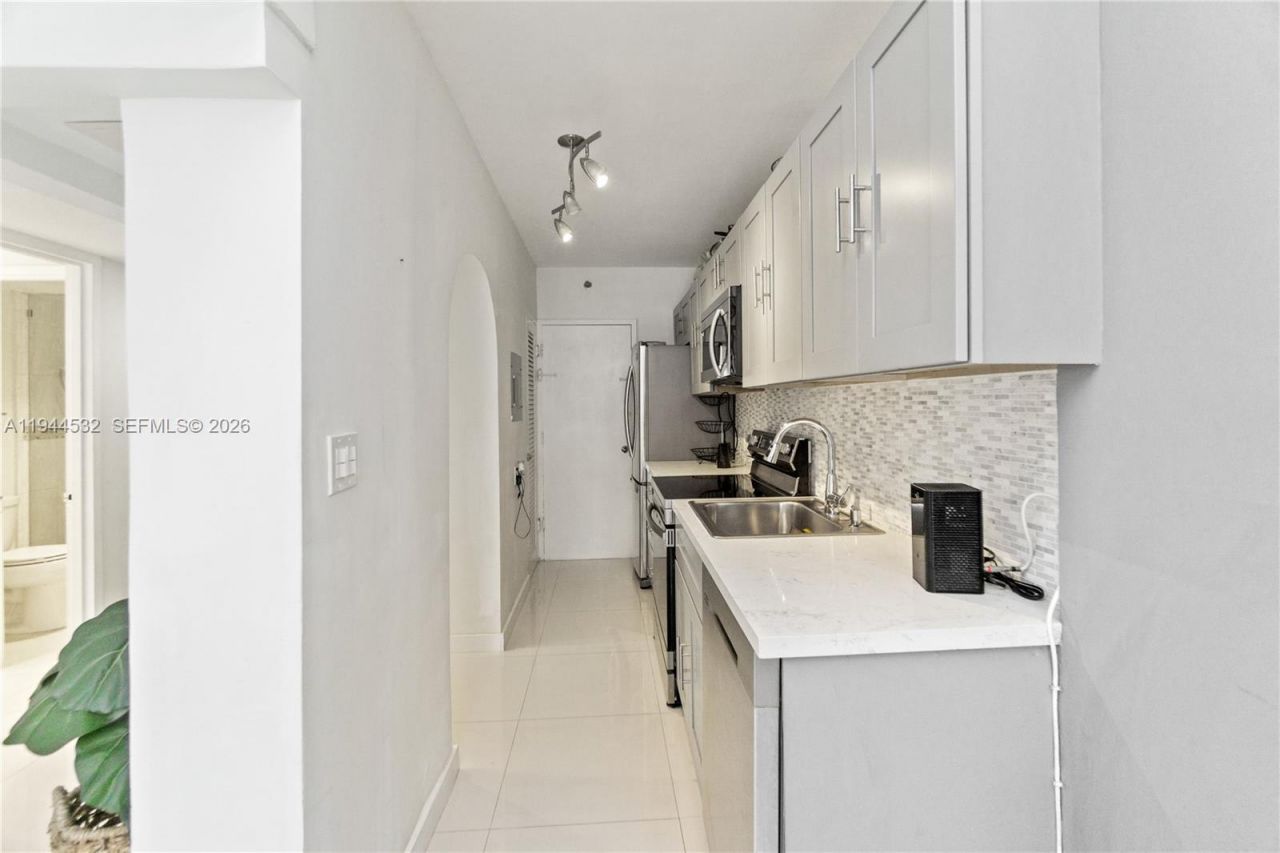 100 Lincoln Rd, Unit 501, Miami Beach, FL 33139 Photo