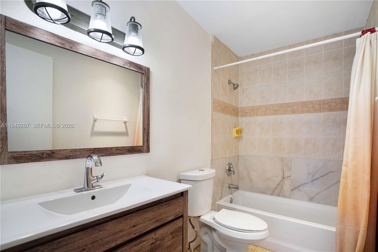 7925 Carlyle Ave, Unit 202, Miami Beach, FL 33141 Photo