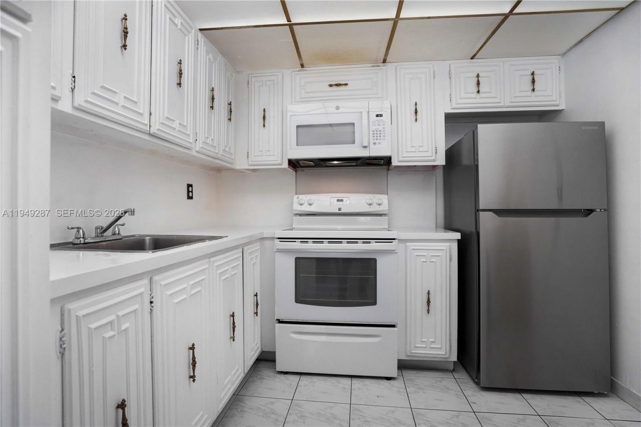 7925 Carlyle Ave, Unit 202, Miami Beach, FL 33141 Photo