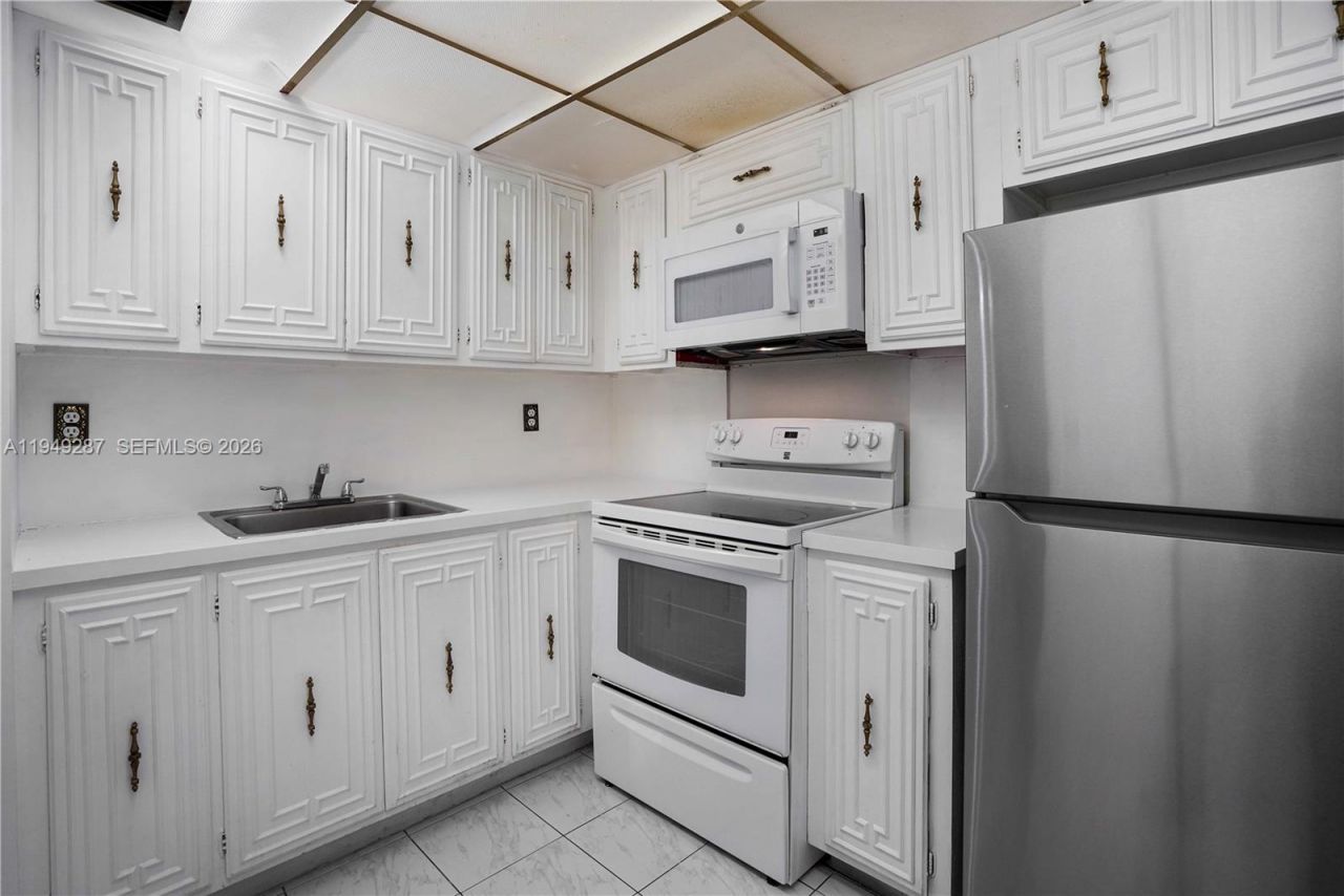 7925 Carlyle Ave, Unit 202, Miami Beach, FL 33141 Photo