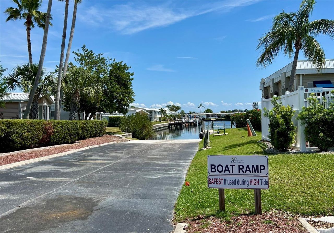 217 Mount Isle Avenue Ne, Unit 197, Saint Petersburg, FL 33702 Photo